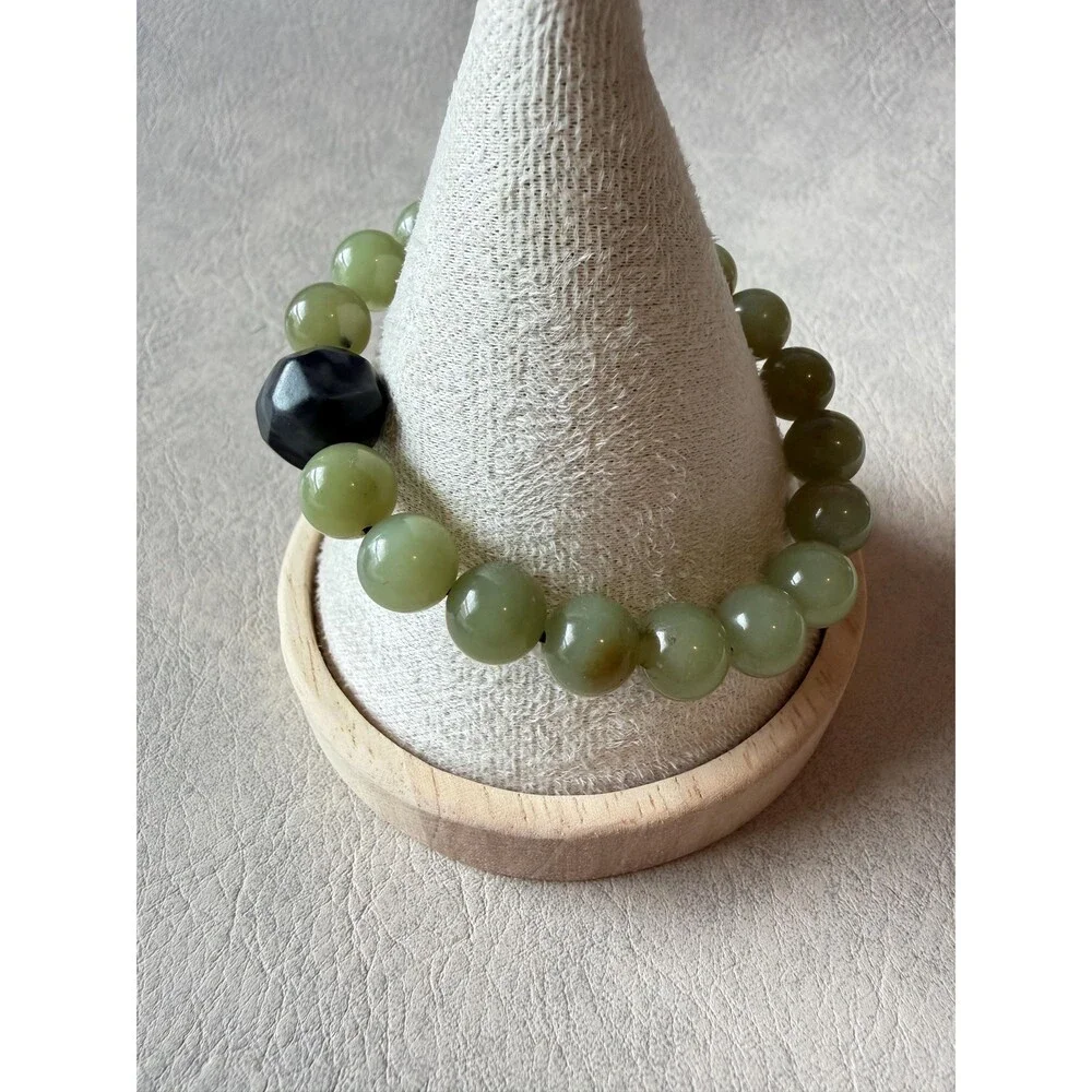 Natural icy Green Nephrite Jade Bracelet Ink Jade Accent Bead 10mm Celadon - Picture 3 of 8